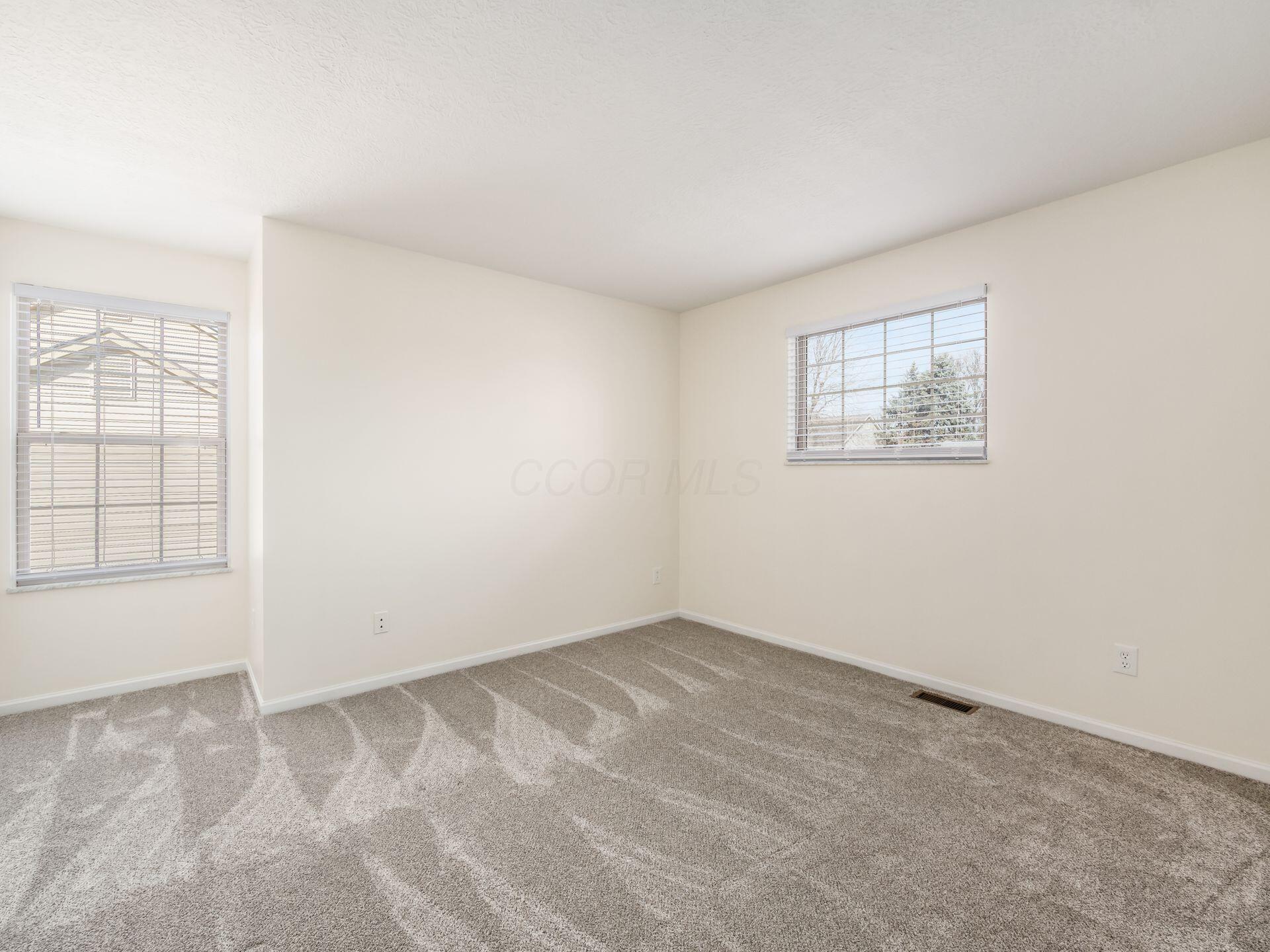 4477 Huntwicke Drive, Hilliard, Ohio image 34