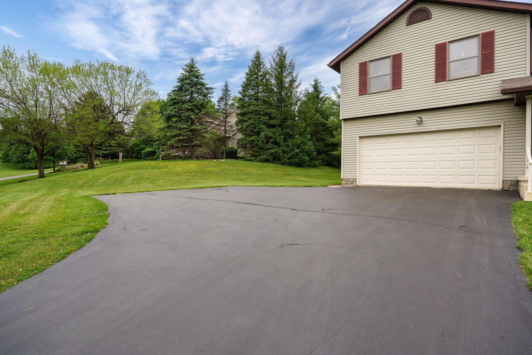 2600 Wildflower Drive, Springfield, Ohio image 8