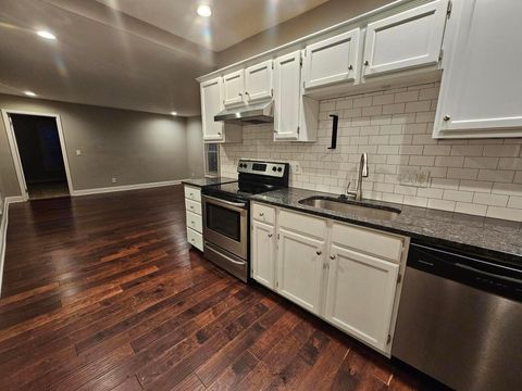 Photo of 402 W 3rd Avenue apt 2 #apt 2, Columbus, OH 43201 (MLS # 226009002)