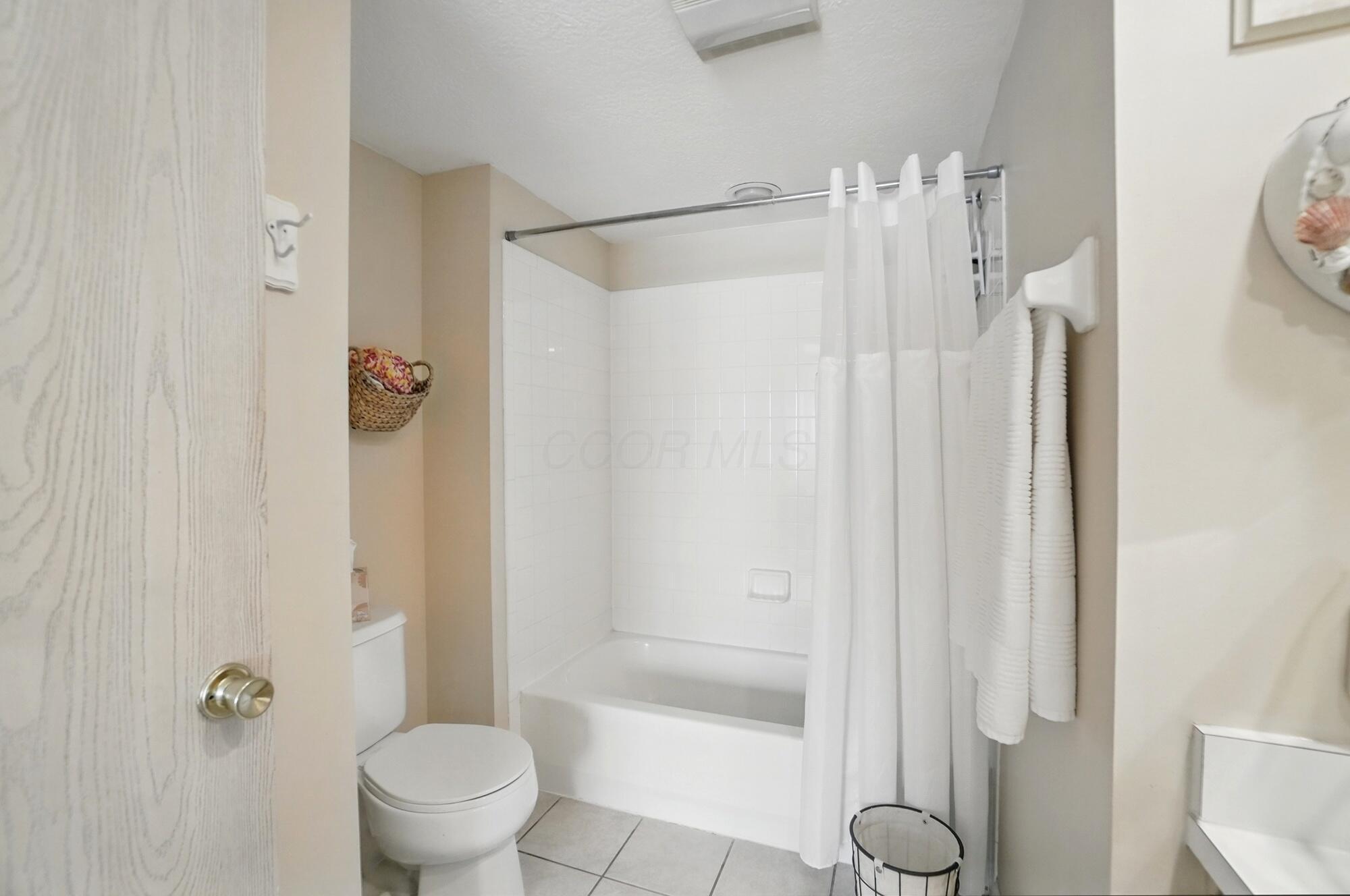 2675 Pine Marsh Drive, Grove City, Ohio image 24