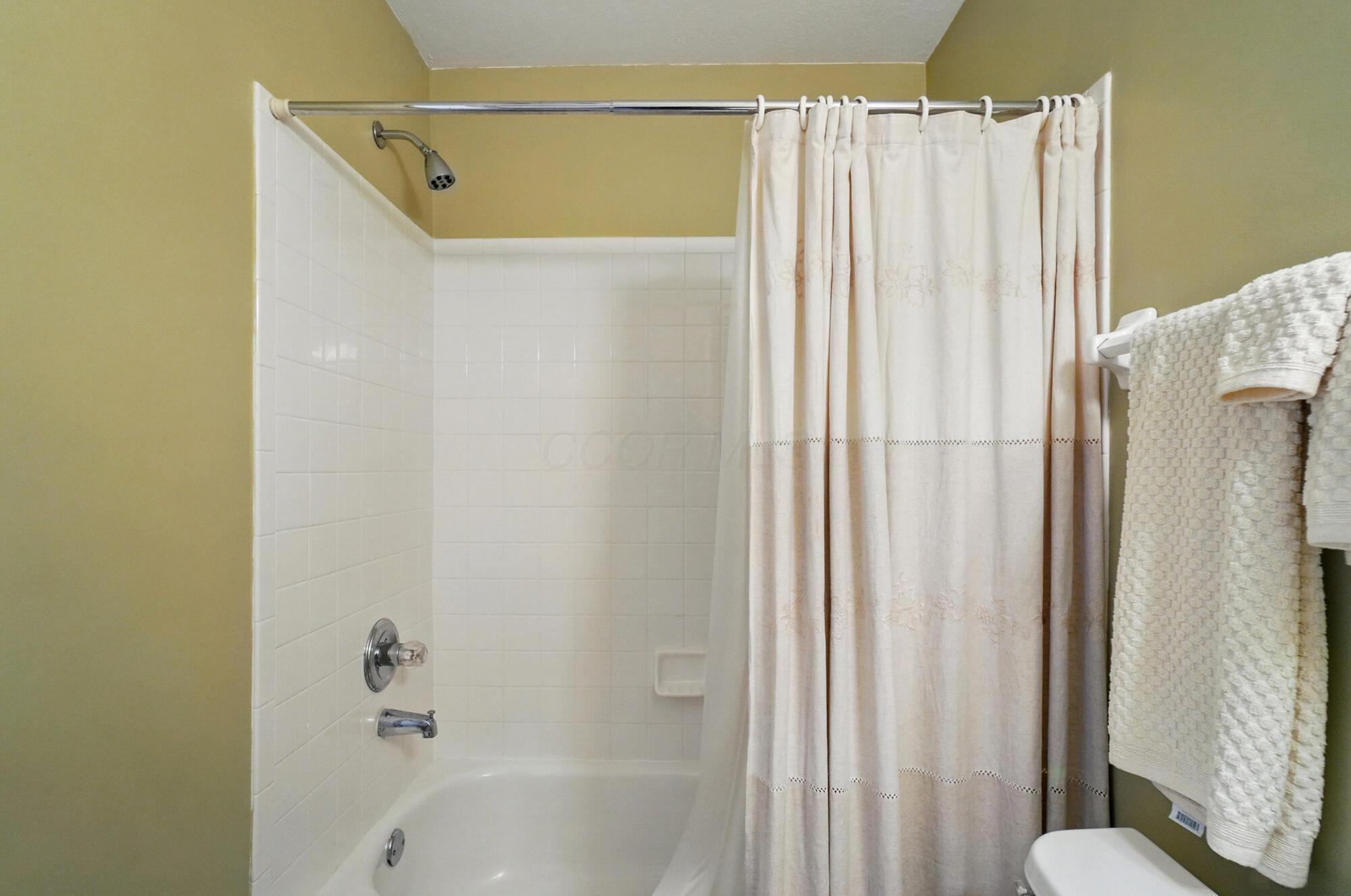 2675 Pine Marsh Drive, Grove City, Ohio image 37