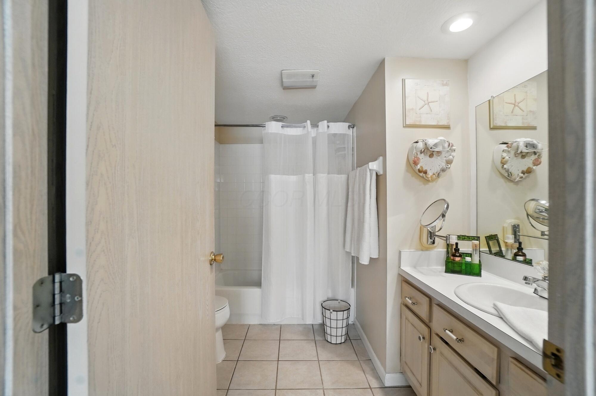 2675 Pine Marsh Drive, Grove City, Ohio image 22