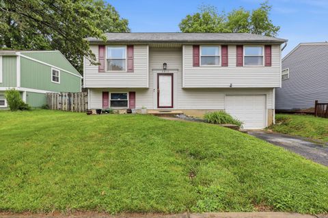 Photo of 3912 Farm Brook Lane, Columbus, OH 43204 (MLS # 226018677)