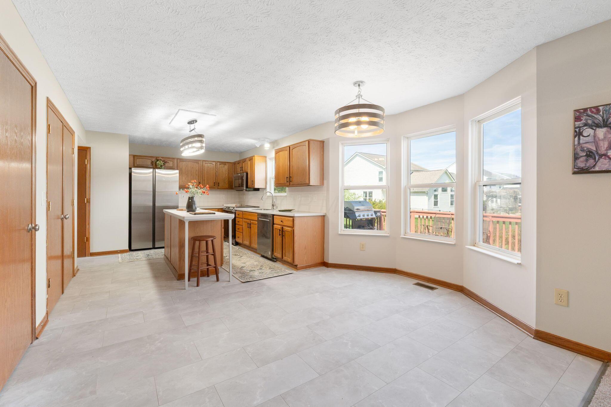 1451 Carmel Drive, Marysville, Ohio image 12