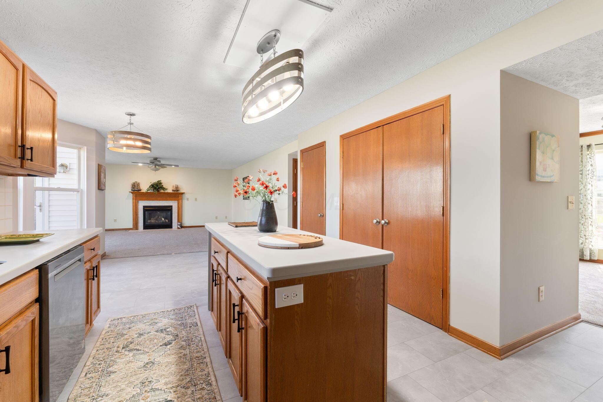1451 Carmel Drive, Marysville, Ohio image 9