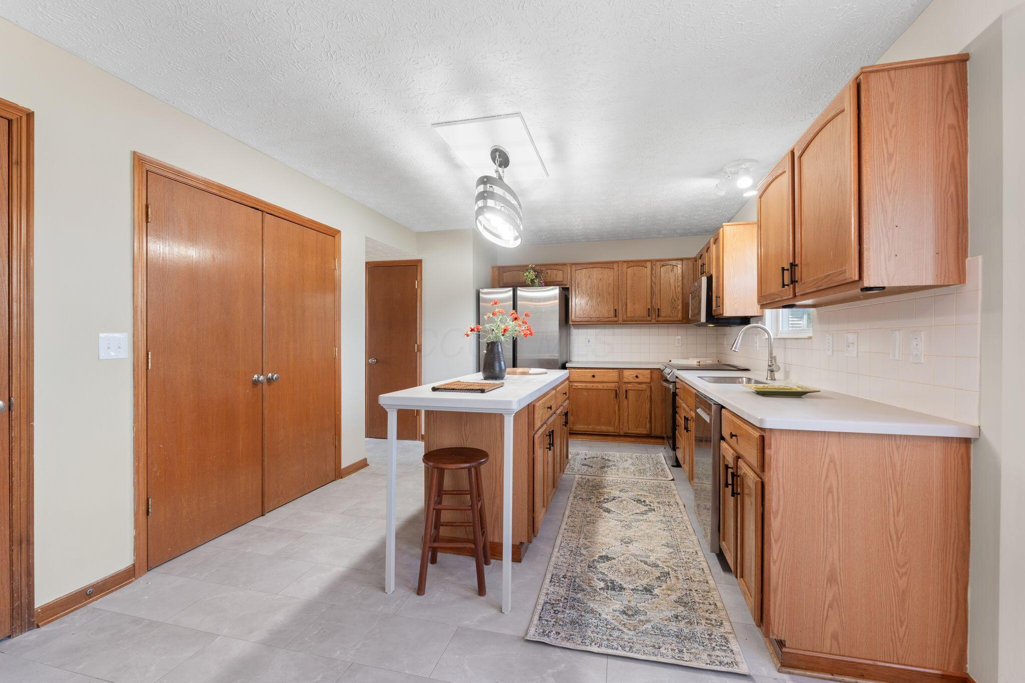 1451 Carmel Drive, Marysville, Ohio image 11