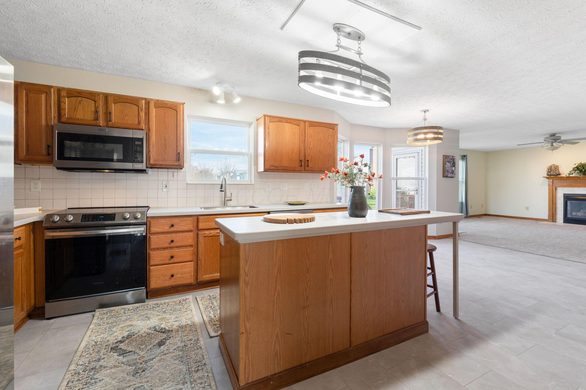 1451 Carmel Drive, Marysville, Ohio image 7