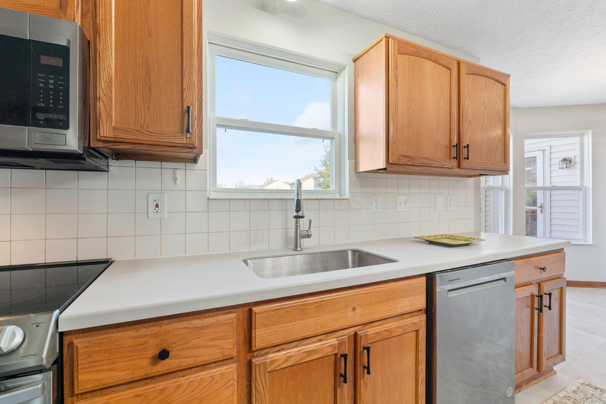 1451 Carmel Drive, Marysville, Ohio image 8