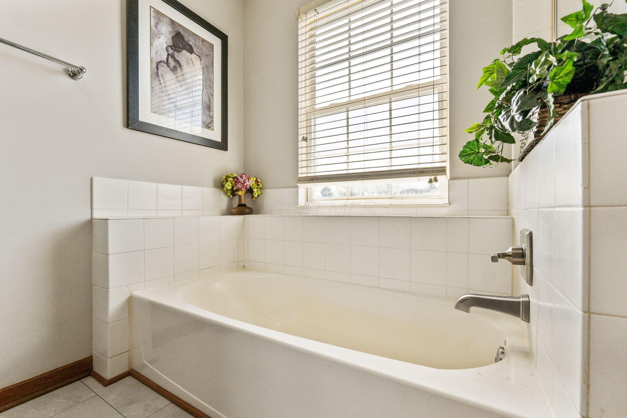 1451 Carmel Drive, Marysville, Ohio image 28