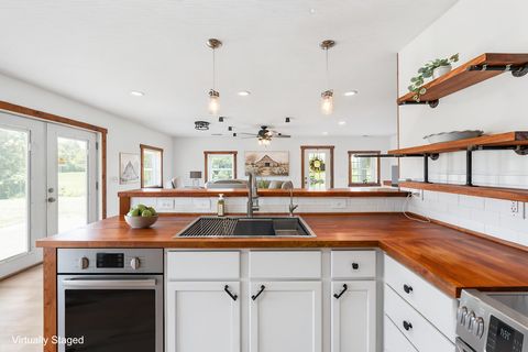 Tiny photo for 2621 Larimore Road, Mount Vernon, OH 43050 (MLS # 226027380)