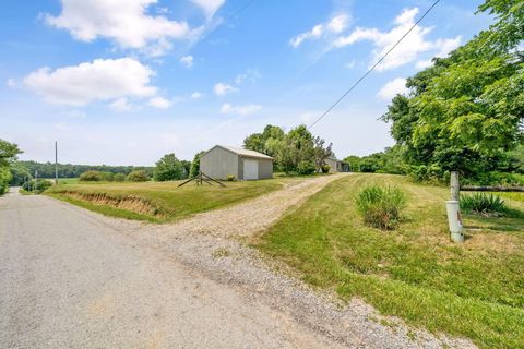 Tiny photo for 2621 Larimore Road, Mount Vernon, OH 43050 (MLS # 226027380)