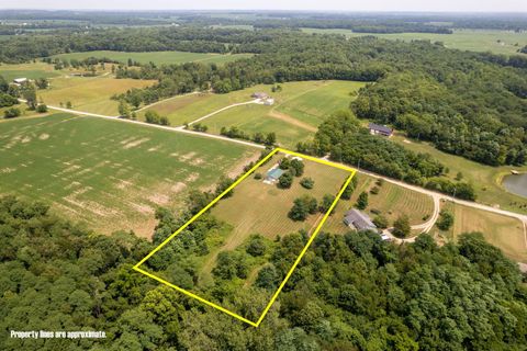 Tiny photo for 2621 Larimore Road, Mount Vernon, OH 43050 (MLS # 226027380)