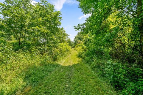 Tiny photo for 2621 Larimore Road, Mount Vernon, OH 43050 (MLS # 226027380)