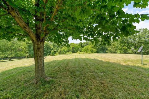 Tiny photo for 2621 Larimore Road, Mount Vernon, OH 43050 (MLS # 226027380)