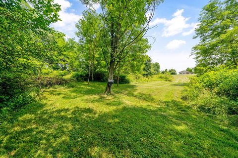 Tiny photo for 2621 Larimore Road, Mount Vernon, OH 43050 (MLS # 226027380)