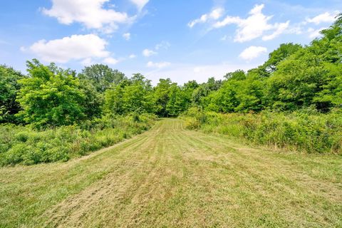 Tiny photo for 2621 Larimore Road, Mount Vernon, OH 43050 (MLS # 226027380)