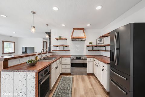 Tiny photo for 2621 Larimore Road, Mount Vernon, OH 43050 (MLS # 226027380)