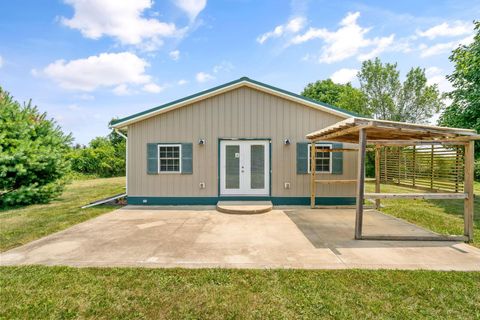 Tiny photo for 2621 Larimore Road, Mount Vernon, OH 43050 (MLS # 226027380)