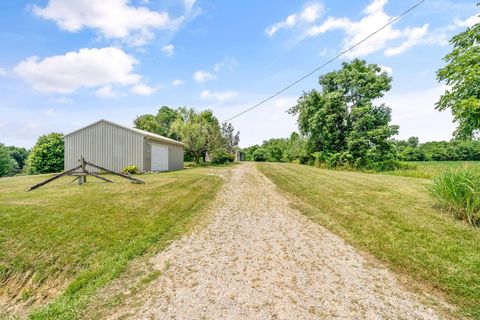 Tiny photo for 2621 Larimore Road, Mount Vernon, OH 43050 (MLS # 226027380)
