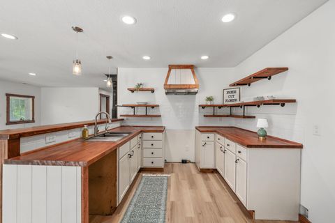 Tiny photo for 2621 Larimore Road, Mount Vernon, OH 43050 (MLS # 226027380)