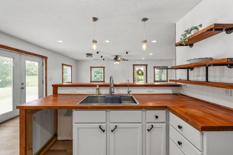 Tiny photo for 2621 Larimore Road, Mount Vernon, OH 43050 (MLS # 226027380)