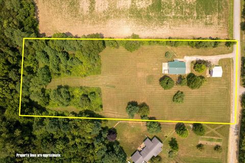 Tiny photo for 2621 Larimore Road, Mount Vernon, OH 43050 (MLS # 226027380)