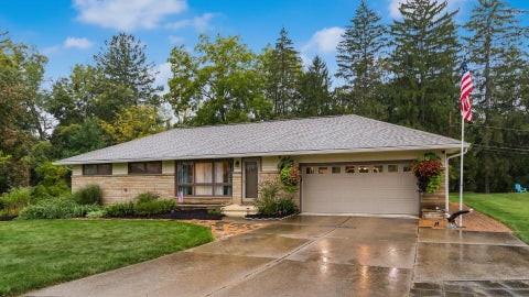 Photo of 2403 Center Drive, Zanesville, OH 43701 (MLS # 226033368)
