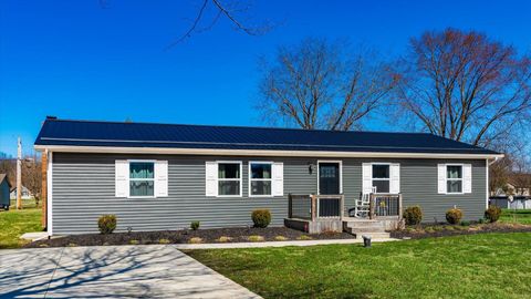 Photo of 152 Fleming Drive NE, Newark, OH 43055 (MLS # 226007898)