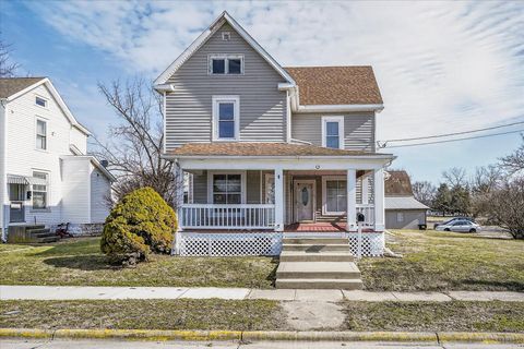 Photo of 4 Maple Street, Jeffersonville, OH 43128 (MLS # 226005636)