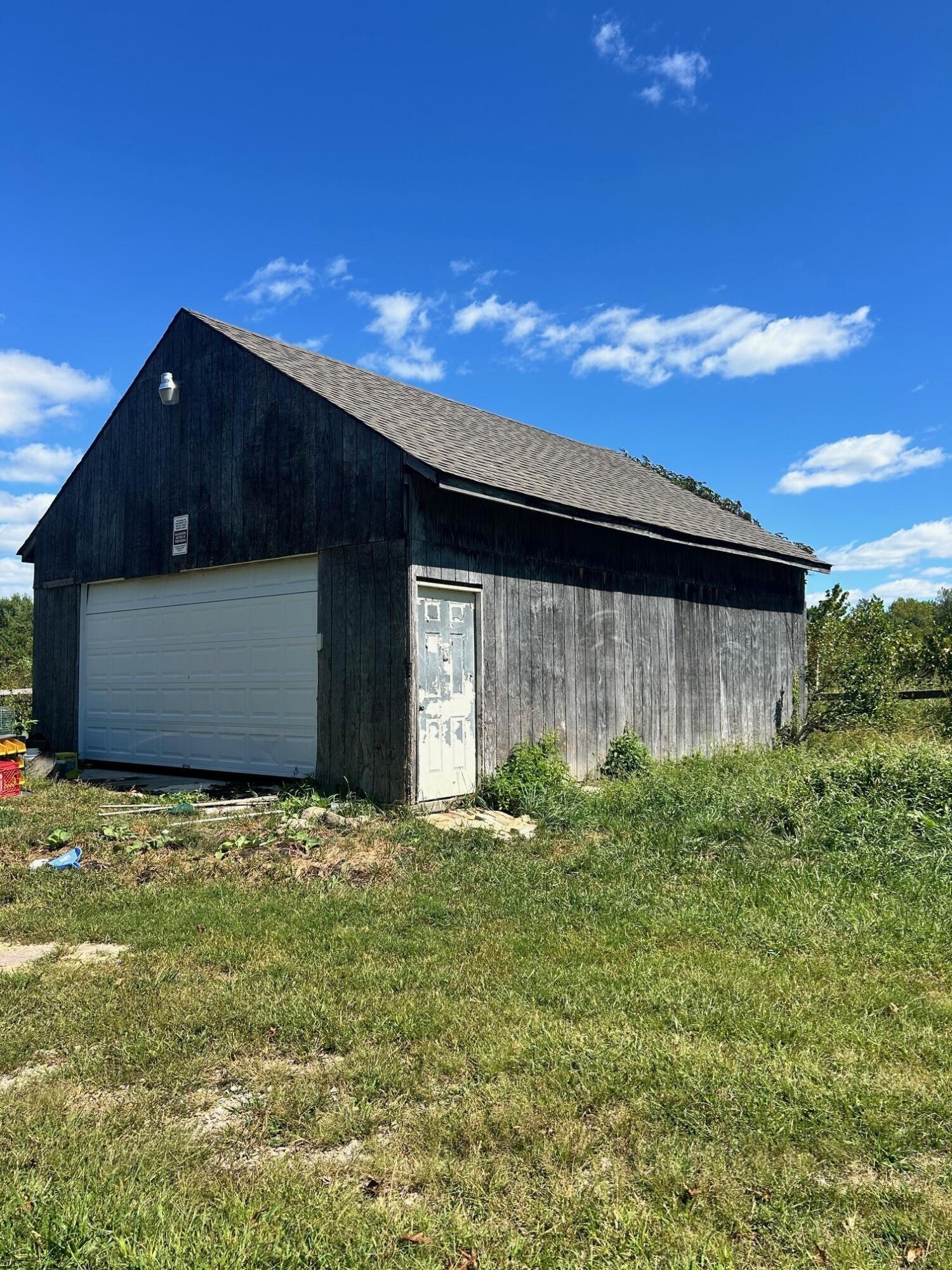 Photo 3 of 10 of 4720 Condit Road house