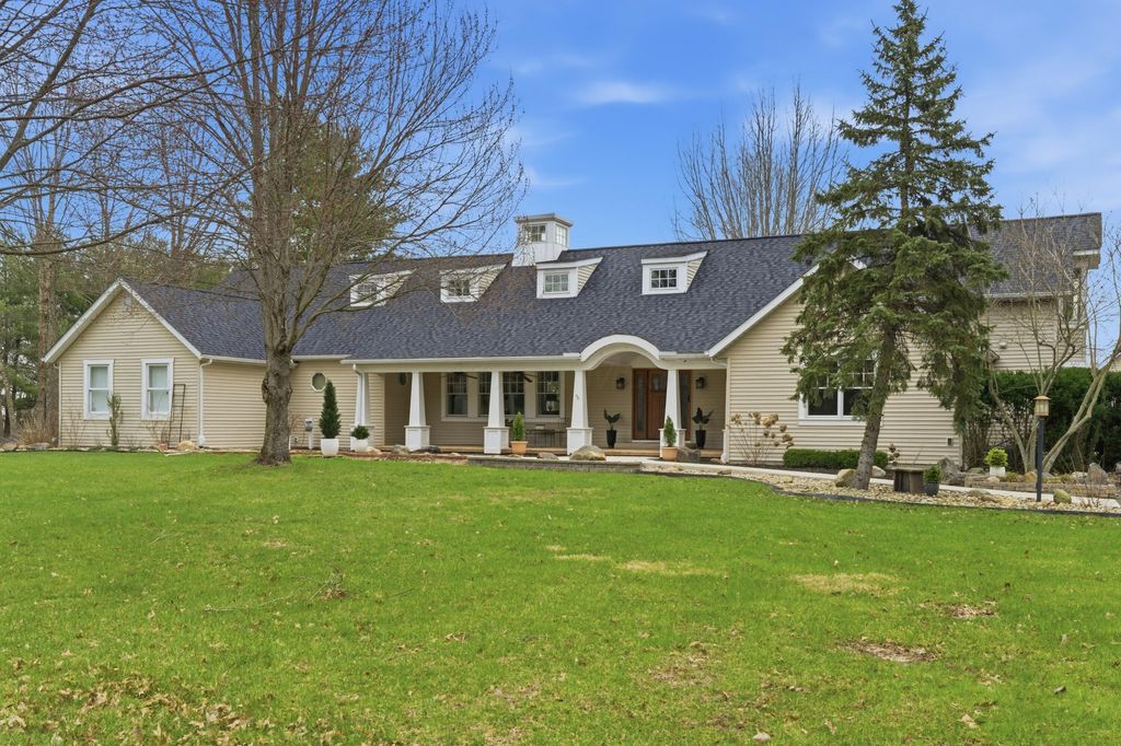 Photo of 2845 Sunbury Road, Galena, OH 43021 (MLS # 226003397)