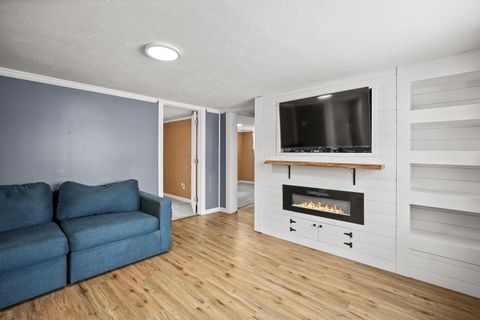 Tiny photo for 601 E 8th Street, Ashland, OH 44805 (MLS # 225045433)