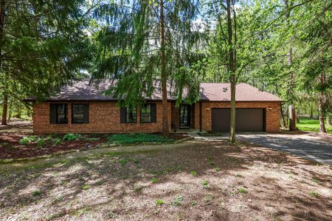 Photo of 205 Forward Pass Road SW, Pataskala, OH 43062 (MLS # 226012864)