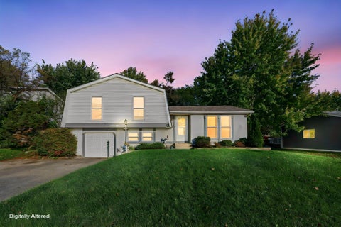 Photo of 1316 Crestview Street, Reynoldsburg, OH 43068 (MLS # 226037490)