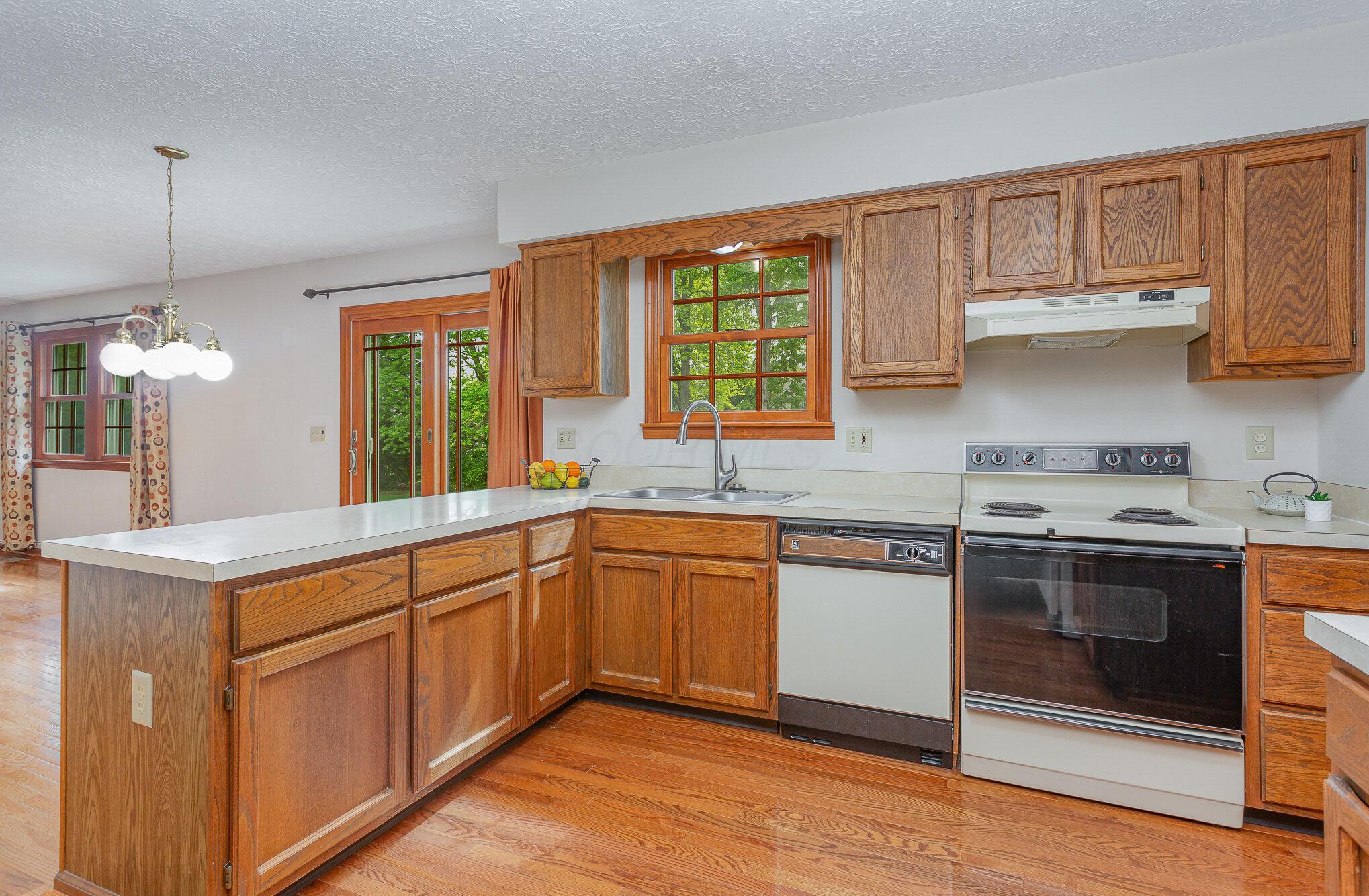 7180 Schoolcraft Drive, Dublin, Ohio image 12