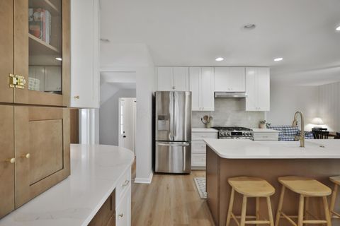 Tiny photo for 272 Colonial Avenue, Worthington, OH 43085 (MLS # 225041847)