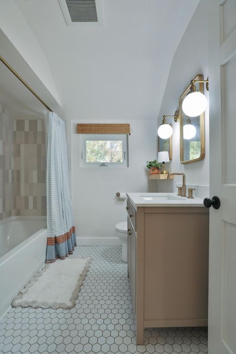 Tiny photo for 272 Colonial Avenue, Worthington, OH 43085 (MLS # 225041847)