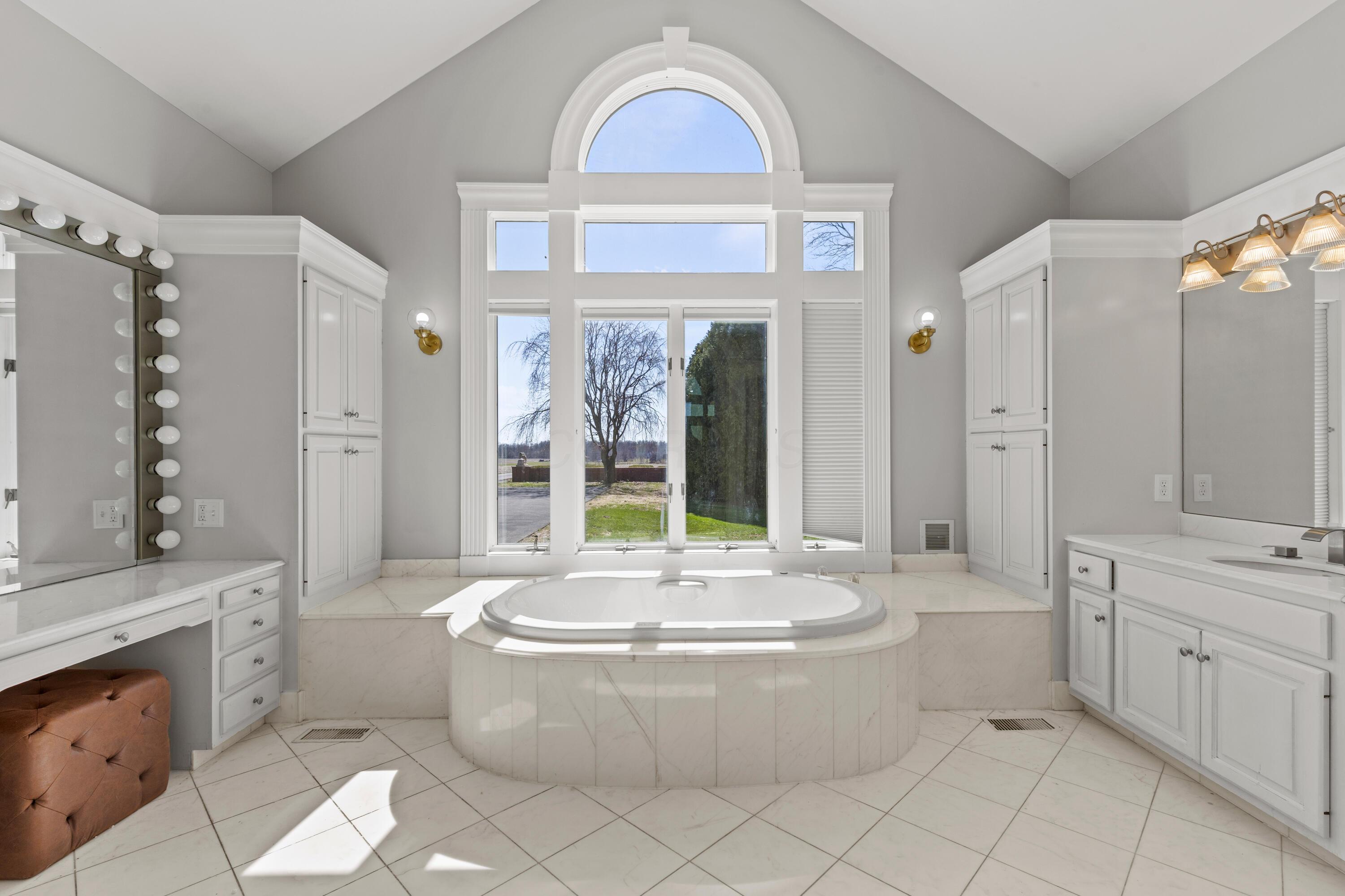 Sunbury, Ohio, 43074, United States, 4 Bedrooms Bedrooms, ,7 BathroomsBathrooms,Residential,Active,2043809