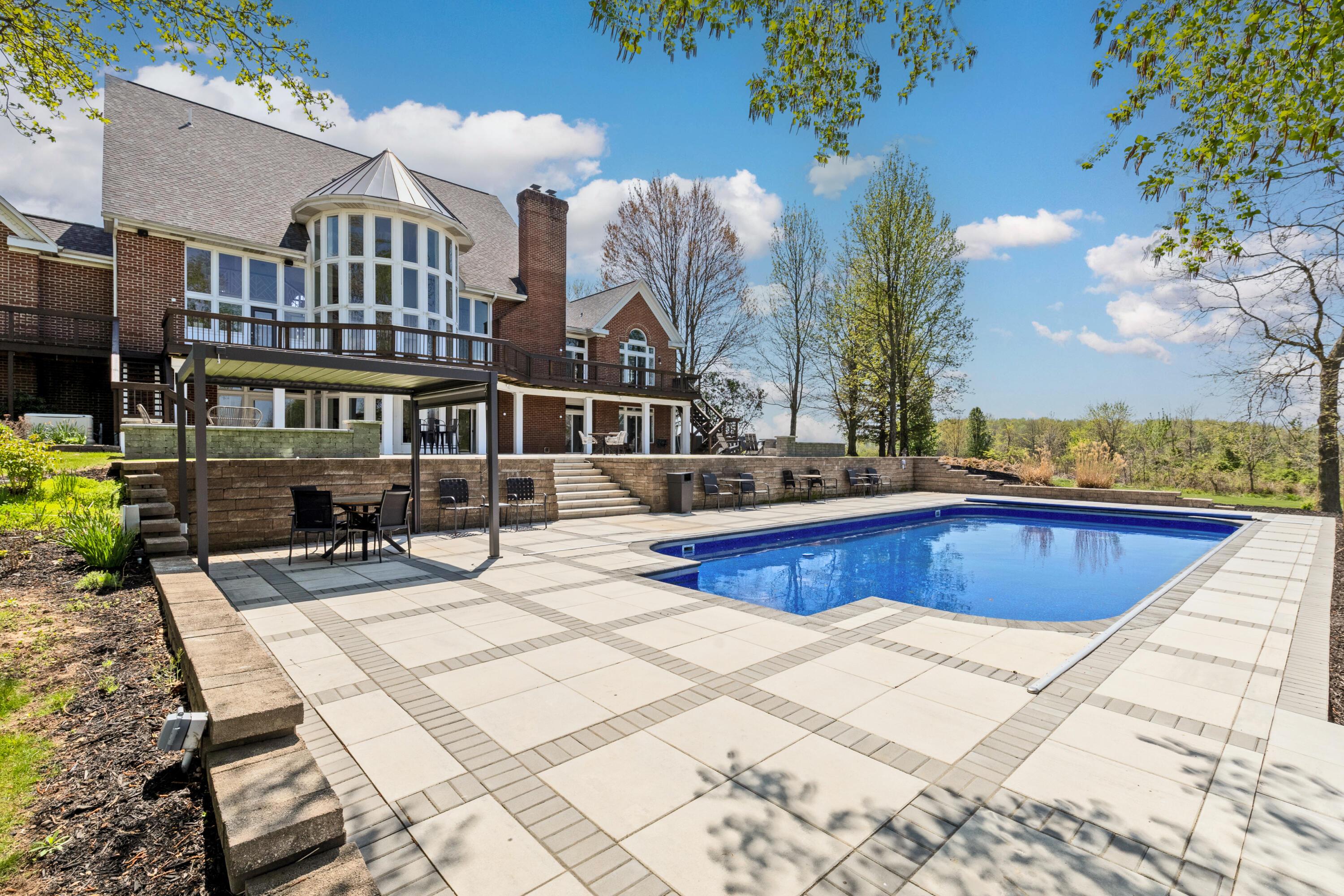 Sunbury, Ohio, 43074, United States, 4 Bedrooms Bedrooms, ,7 BathroomsBathrooms,Residential,Active,2043809