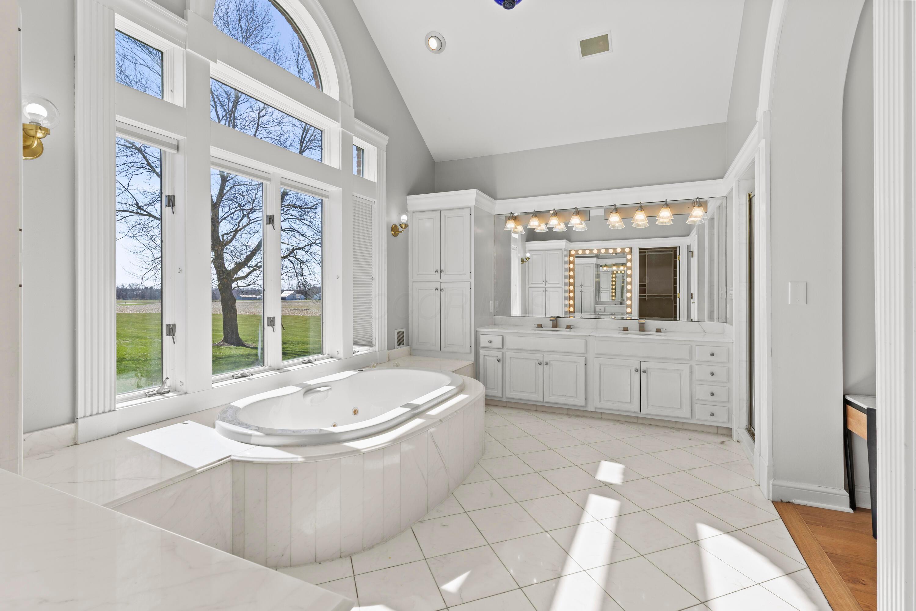 Sunbury, Ohio, 43074, United States, 4 Bedrooms Bedrooms, ,7 BathroomsBathrooms,Residential,Active,2043809