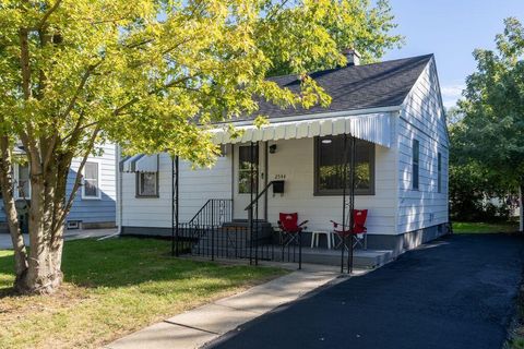 Photo of 2544 Azelda Street, Columbus, OH 43211 (MLS # 225039074) Photo of 2544 Azelda Street, Columbus, OH 43211 (MLS # 225039074)