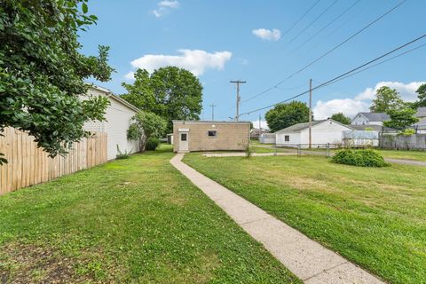 Tiny photo for 922 Pine Street, Coshocton, OH 43812 (MLS # 226022962)