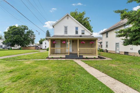 Tiny photo for 922 Pine Street, Coshocton, OH 43812 (MLS # 226022962)
