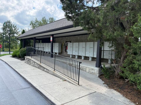 Tiny photo for 7147 Colonial Affair Drive 4 #4, New Albany, OH 43054 (MLS # 226031594)