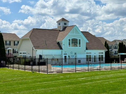 Tiny photo for 7147 Colonial Affair Drive 4 #4, New Albany, OH 43054 (MLS # 226031594)