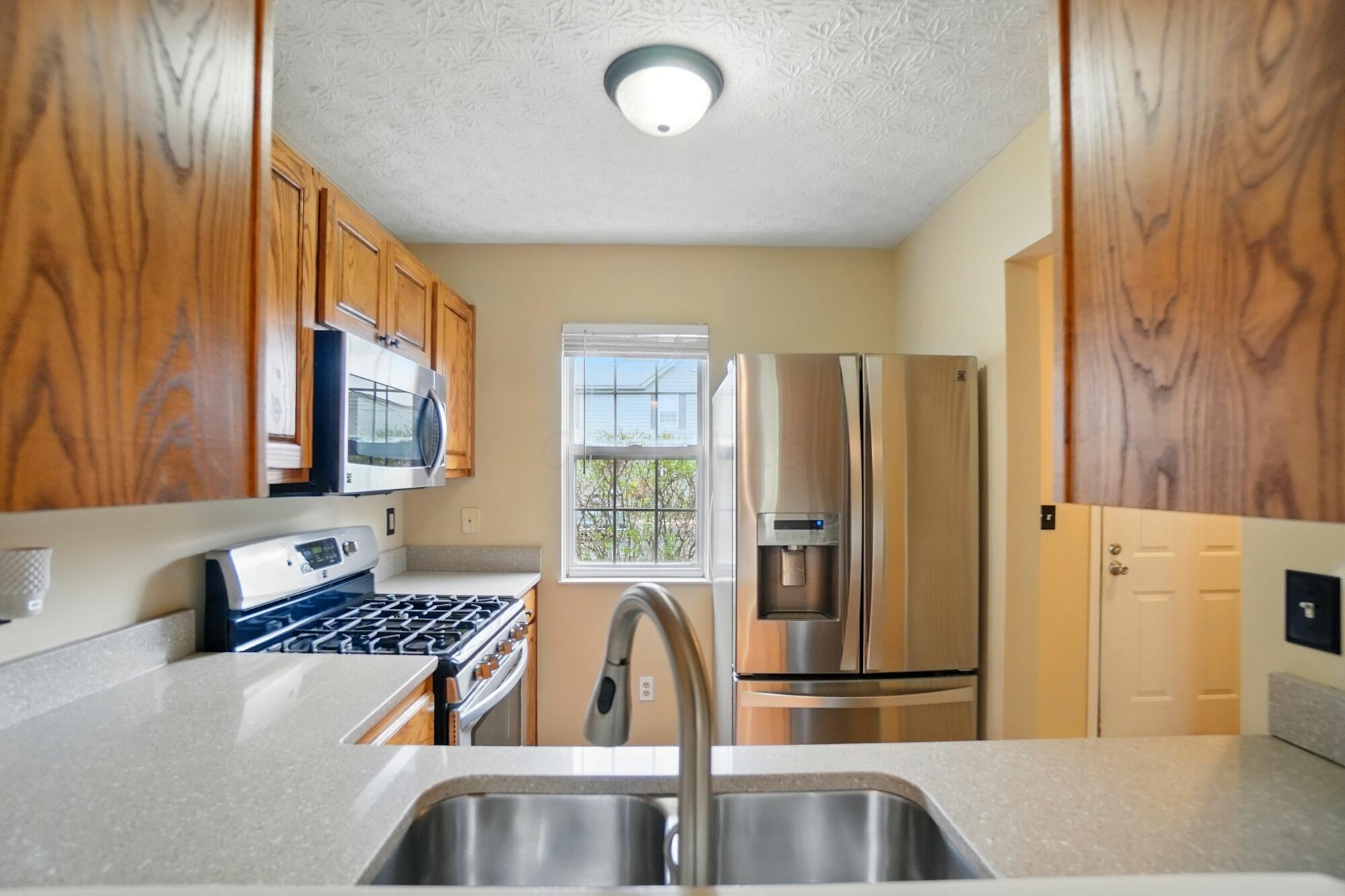 4018 Blendon Point Drive, Columbus, Ohio image 10