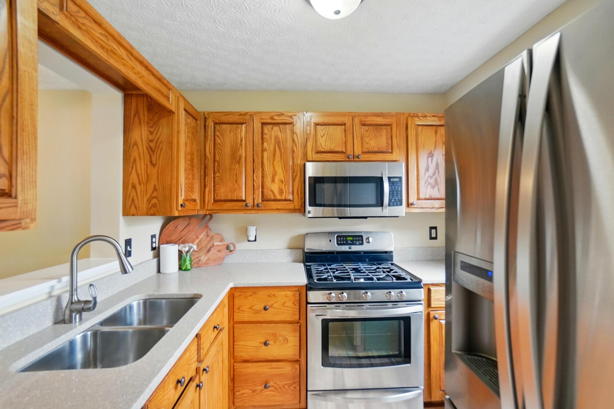 4018 Blendon Point Drive, Columbus, Ohio image 9