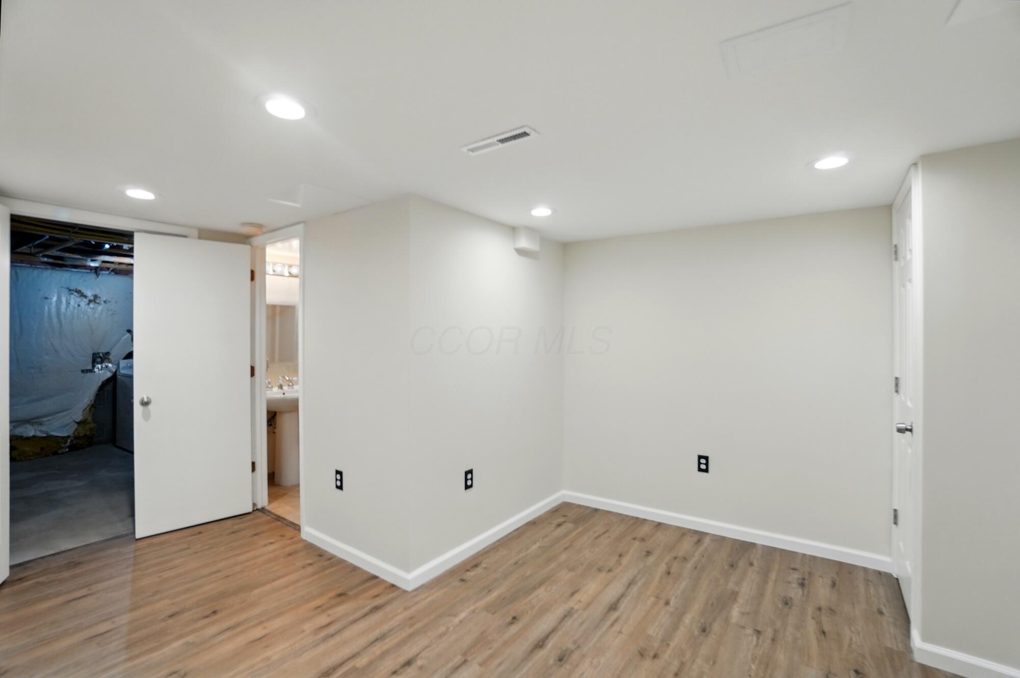 4018 Blendon Point Drive, Columbus, Ohio image 22