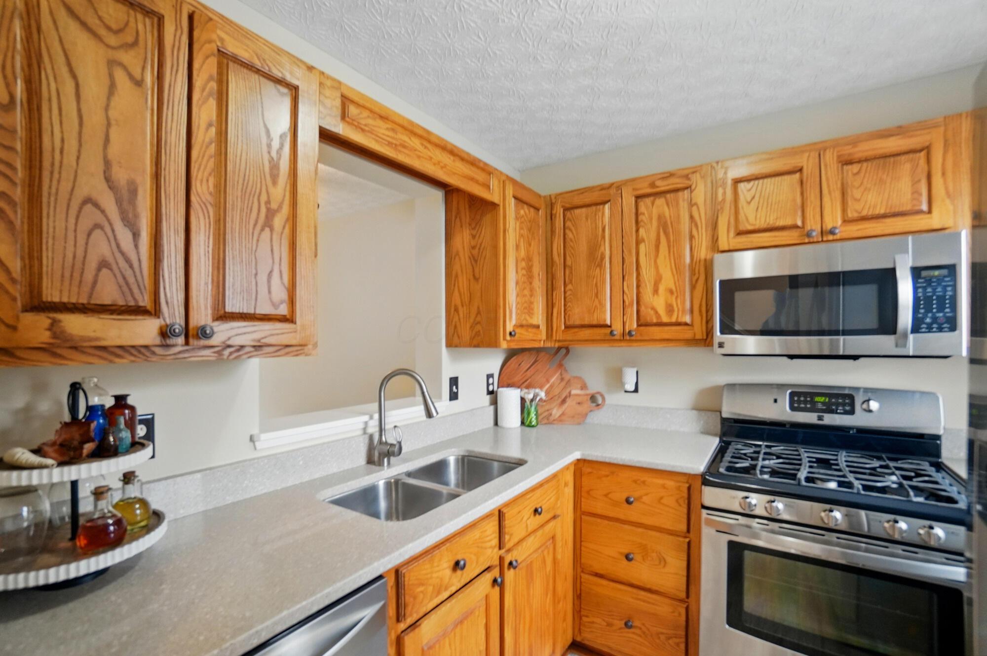 4018 Blendon Point Drive, Columbus, Ohio image 6