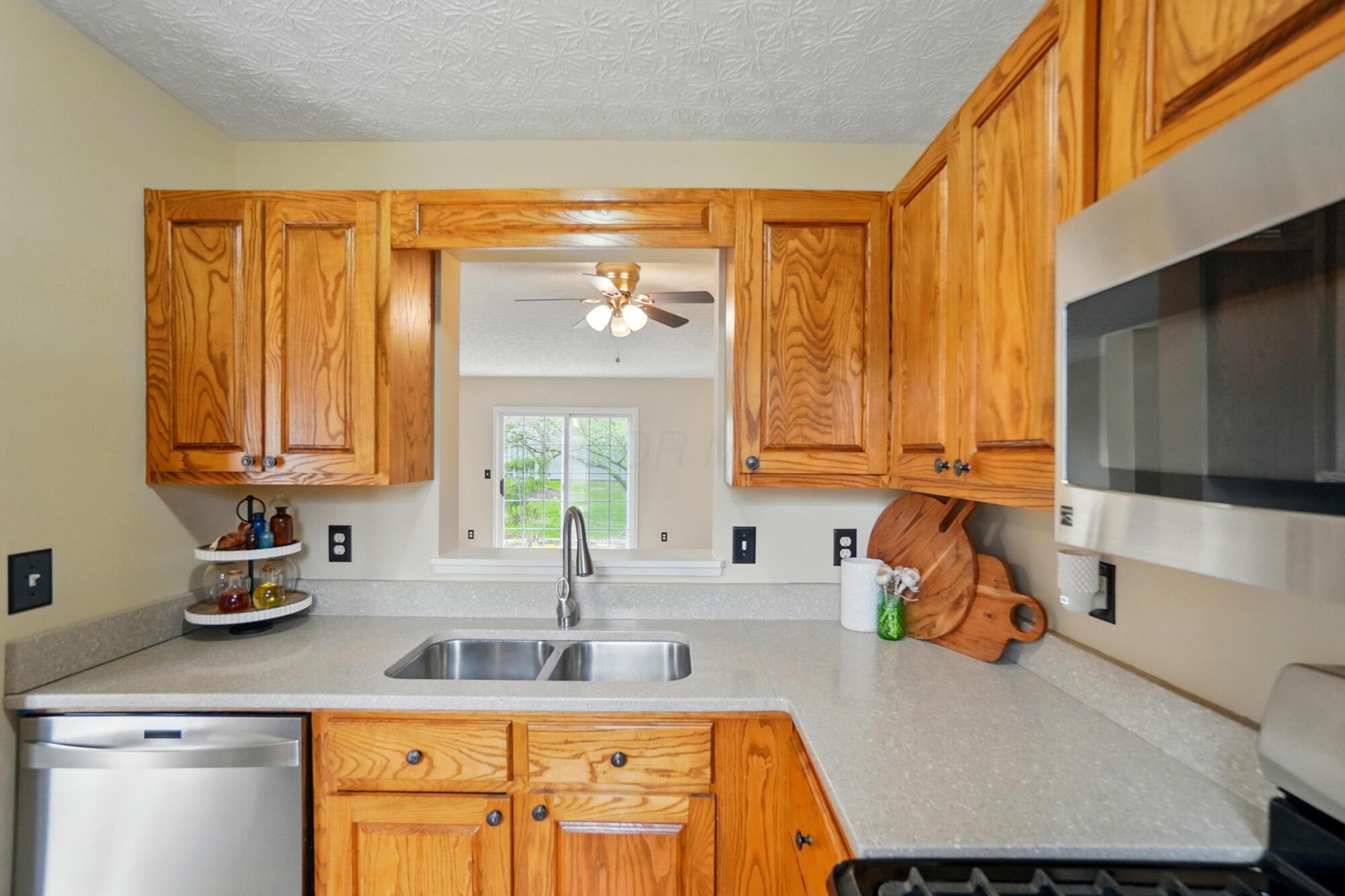 4018 Blendon Point Drive, Columbus, Ohio image 7